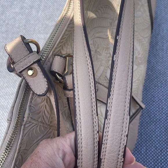 Jessica Simpson Tan Floral Embossed Tote Bag 🌺 - Picture 5 of 9